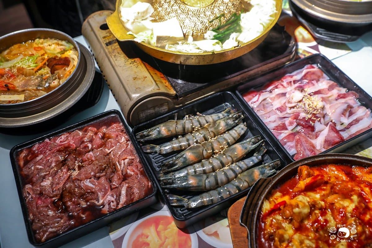 50種小菜任你吃!三重「大分量銅盤烤肉」想吃先排隊,手掌大草蝦海鮮控必嗑 50種小菜任你吃!三重「大分量銅盤烤肉」想吃先排隊,手掌大草蝦海鮮控必嗑
