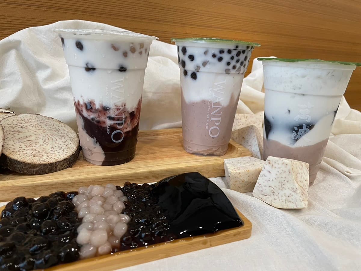 龜記最新「茶王奶茶」香濃開喝!再喝萬波芋頭季「芋芋三混圓」,配料狂跟上 龜記最新「茶王奶茶」香濃開喝!再喝萬波芋頭季「芋芋三混圓」,配料狂跟上