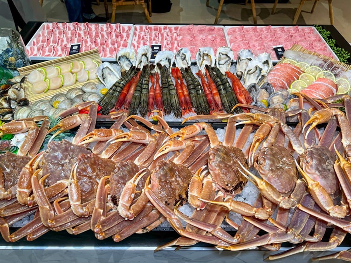 全台最狂尾牙餐廳!10隻「活體松葉蟹」霸氣上桌,爽嗑海鮮+和牛火鍋快搶訂 全台最狂尾牙餐廳!10隻「活體松葉蟹」霸氣上桌,爽嗑海鮮+和牛火鍋快搶訂
