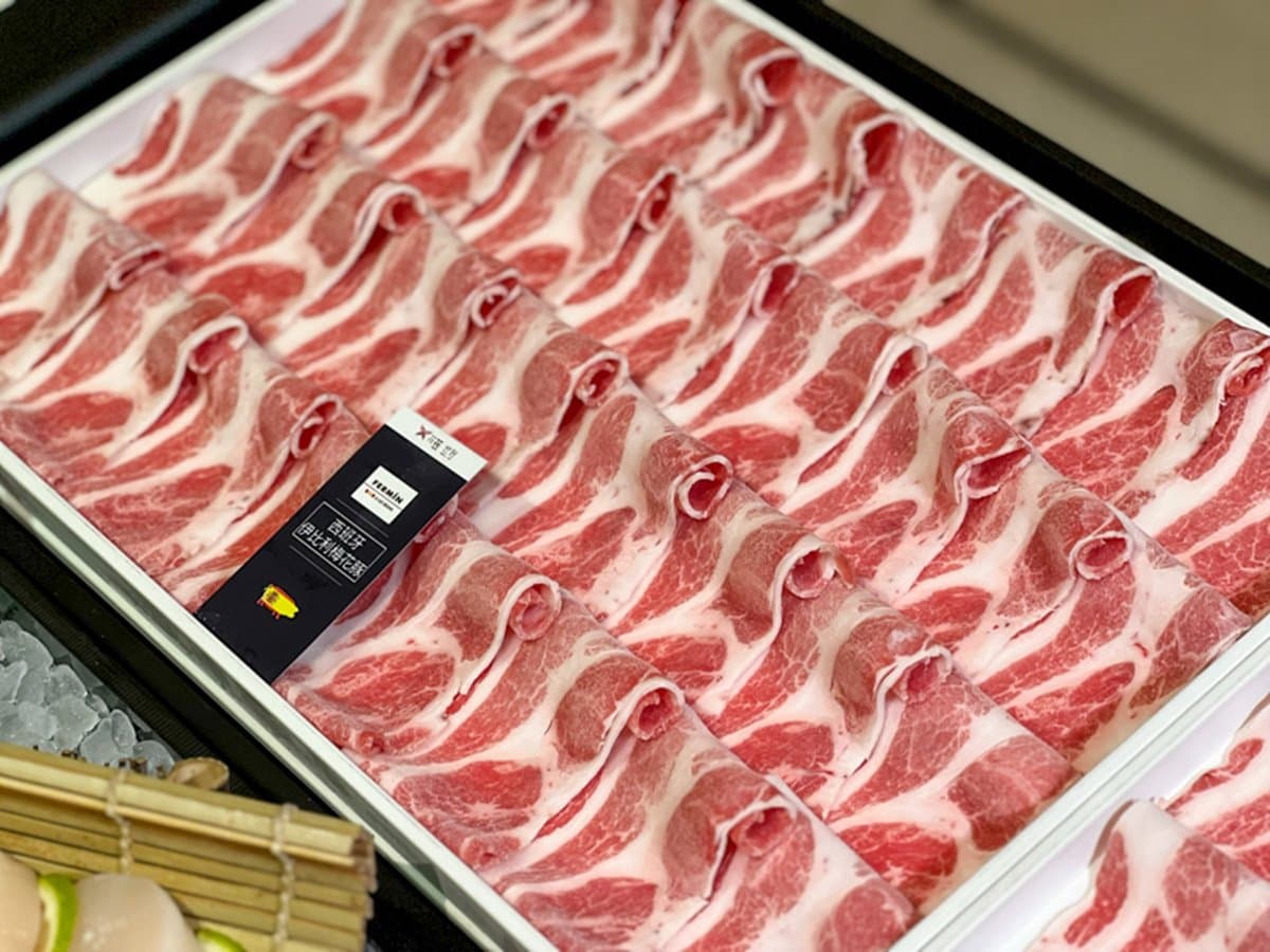 全台最狂尾牙餐廳!10隻「活體松葉蟹」霸氣上桌,爽嗑海鮮+和牛火鍋快搶訂 全台最狂尾牙餐廳!10隻「活體松葉蟹」霸氣上桌,爽嗑海鮮+和牛火鍋快搶訂