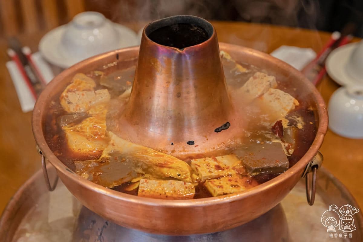 鴨血、豆腐續加免費!開嗑台中高CP值酸菜白肉鍋,雙層設計2種口味1次享受 鴨血、豆腐續加免費!開嗑台中高CP值酸菜白肉鍋,雙層設計2種口味1次享受