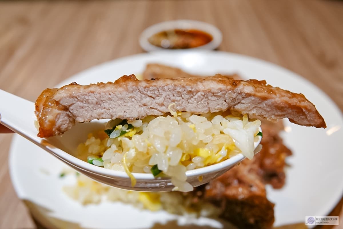 號稱「桃園小鼎泰豐」!大分量排骨炒飯CP值超高,Q彈爆汁燒賣包整隻蝦 號稱「桃園小鼎泰豐」!大分量排骨炒飯CP值超高,Q彈爆汁燒賣包整隻蝦