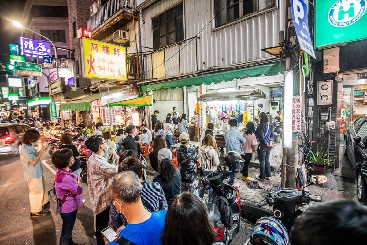 嘉義最狂排隊宵夜!「神級雞肉飯」好評飆破4000則,軟Q火雞肉片鮮嫩多汁 嘉義雞肉飯店家推薦:阿樓師火雞肉飯