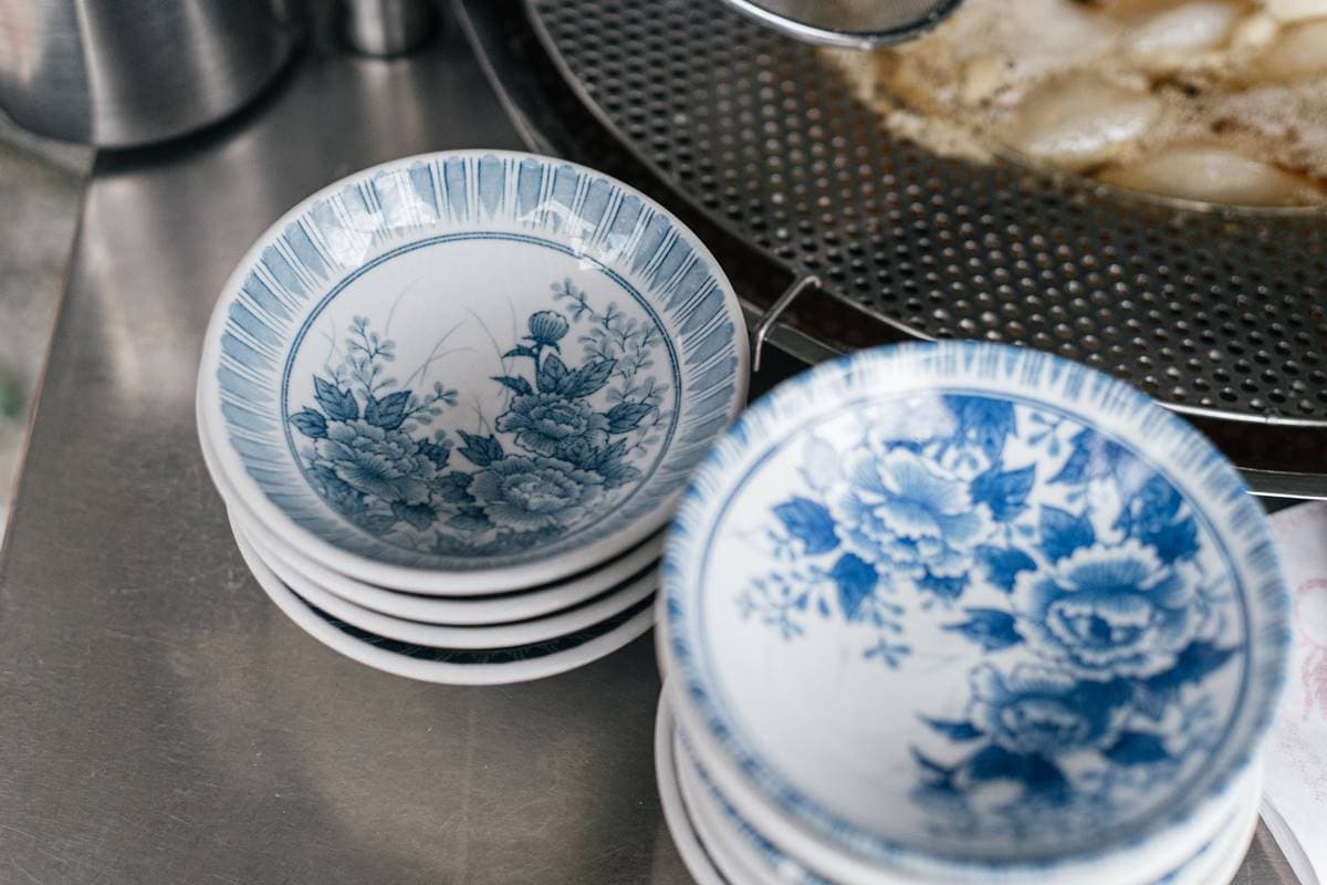 台中神祕美食+1!無招牌40年老店藏「綠油精肉丸」,一開賣中午不到就完售 台中神祕美食+1!無招牌40年老店藏「綠油精肉丸」,一開賣中午不到就完售