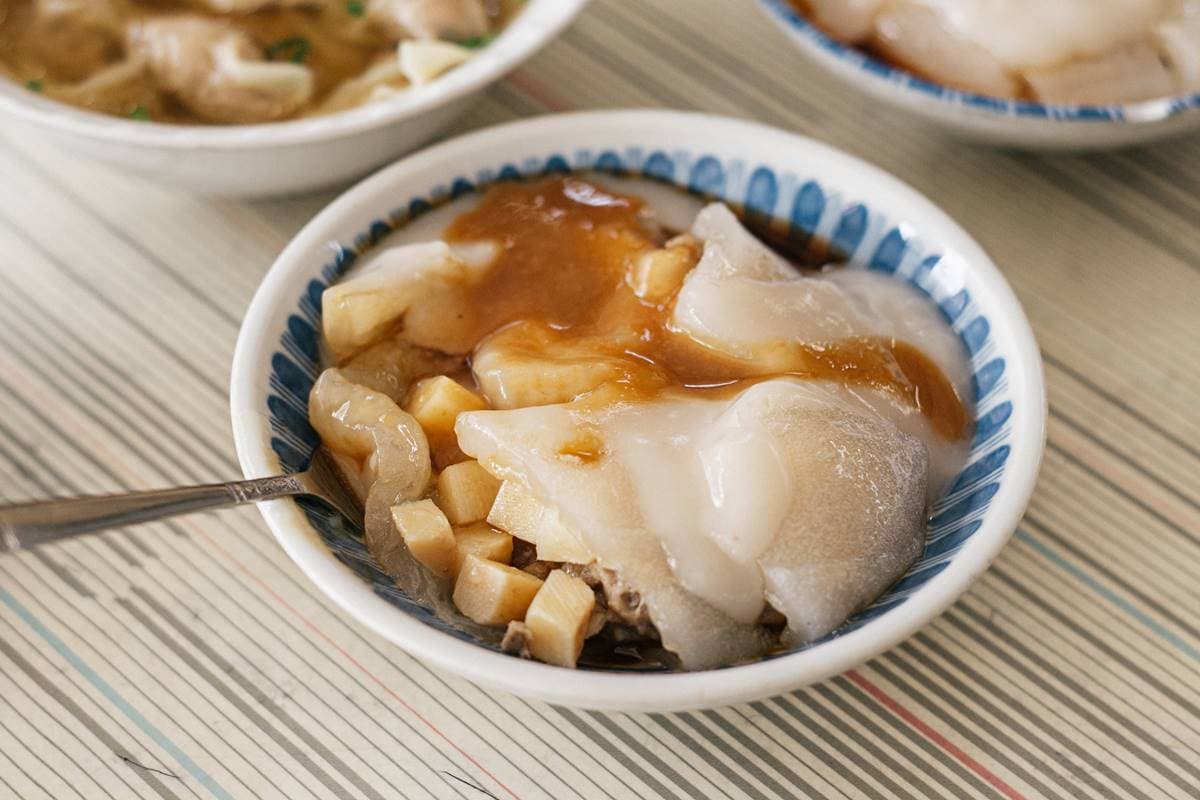 台中神祕美食+1!無招牌40年老店藏「綠油精肉丸」,一開賣中午不到就完售 台中神祕美食+1!無招牌40年老店藏「綠油精肉丸」,一開賣中午不到就完售