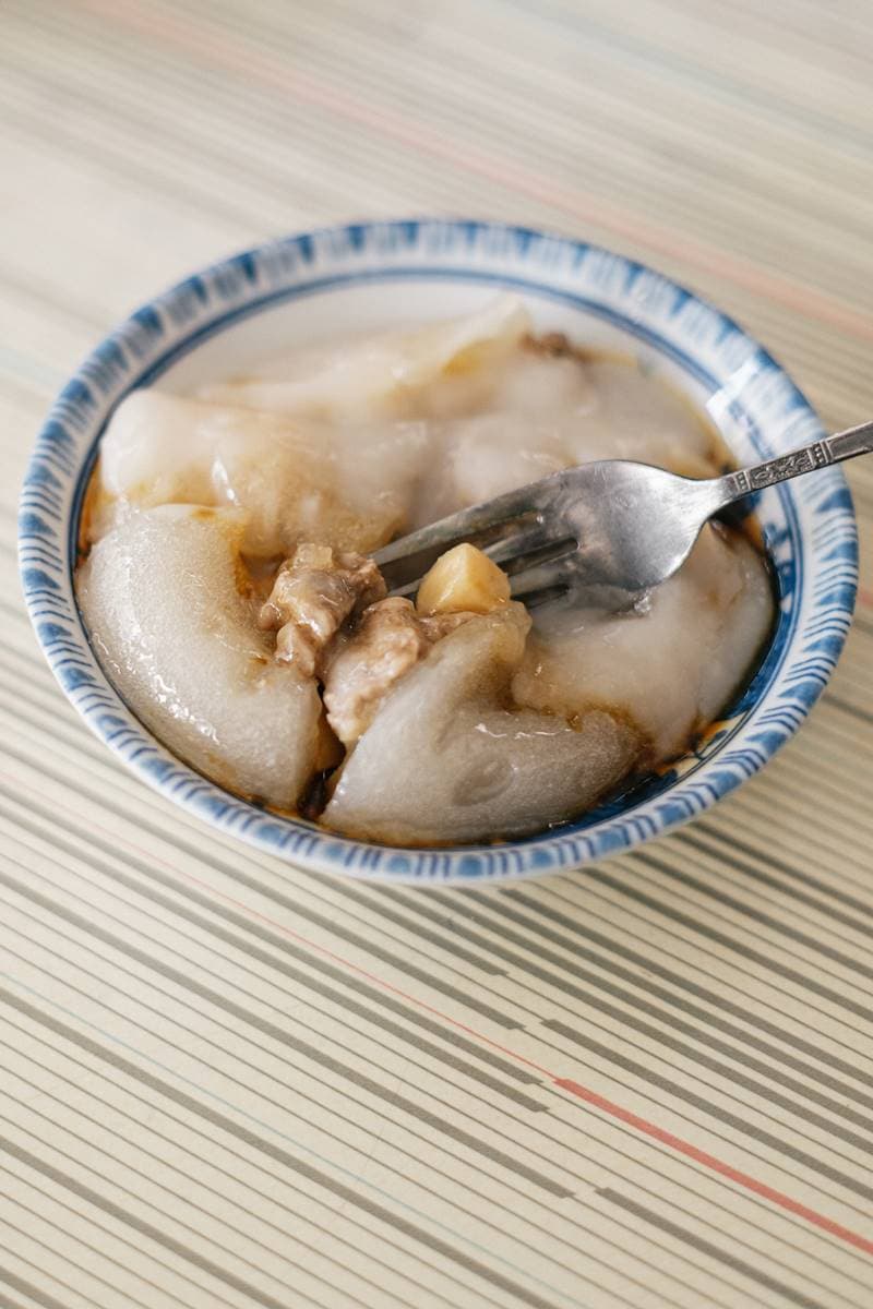 台中神祕美食+1!無招牌40年老店藏「綠油精肉丸」,一開賣中午不到就完售 台中神祕美食+1!無招牌40年老店藏「綠油精肉丸」,一開賣中午不到就完售
