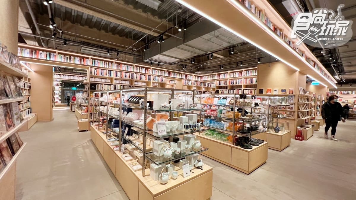 開幕了!開箱全台最潮「綠建築圖書館」,先打卡蔦屋書店、超萌寶可夢區 開幕了!開箱全台最潮「綠建築圖書館」,先打卡蔦屋書店、超萌寶可夢區