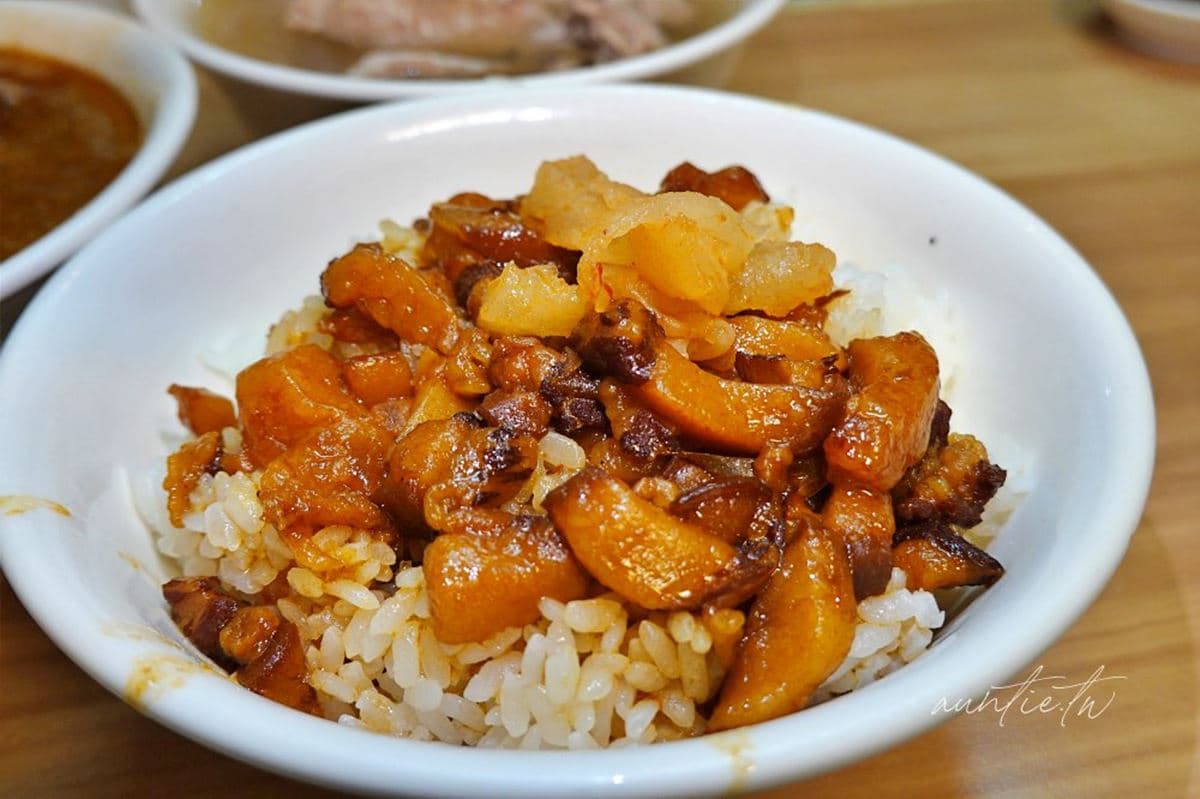 好評近4000則!台北50年「厚切麻油腰花」入冬就排爆,鹹香滷肉飯連浩子也愛 好評近4000則!台北50年「厚切麻油腰花」入冬就排爆,鹹香滷肉飯連浩子也愛