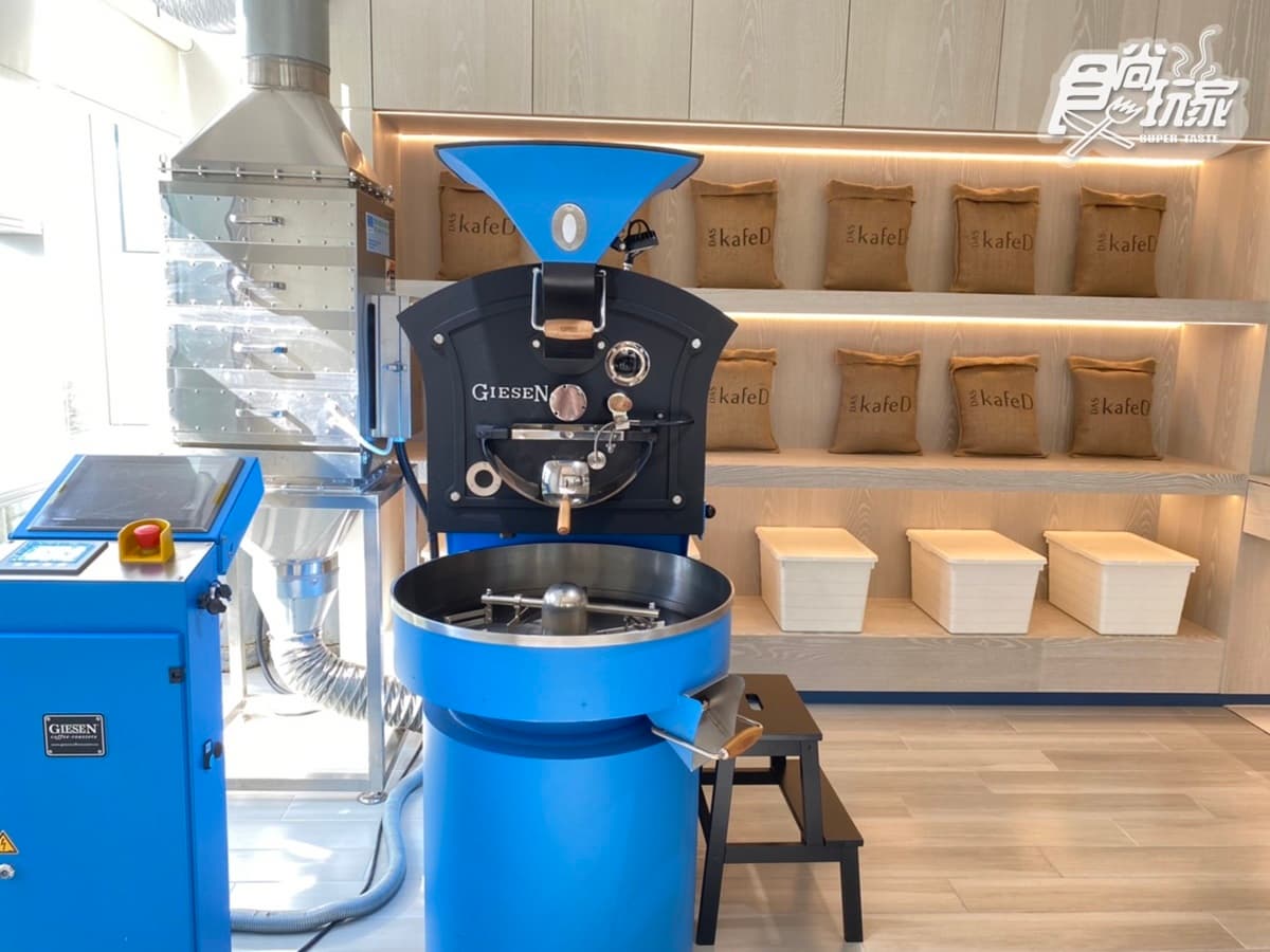 蜷尾家「百靈油霜淇淋」秒上癮!台中150坪最美咖啡店:年輪蛋糕、耶誕飲必點 蜷尾家「百靈油霜淇淋」秒上癮!台中150坪最美咖啡店:年輪蛋糕、耶誕飲必點