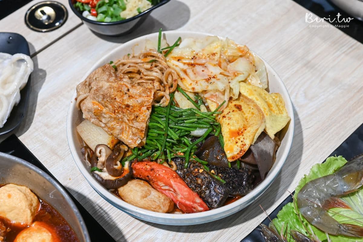 寒冬1人也能嗑!桃園「4.9星麻辣鍋」288元就能吃,香辣滷肉飯內行必點 寒冬1人也能嗑!桃園「4.9星麻辣鍋」288元就能吃,香辣滷肉飯內行必點
