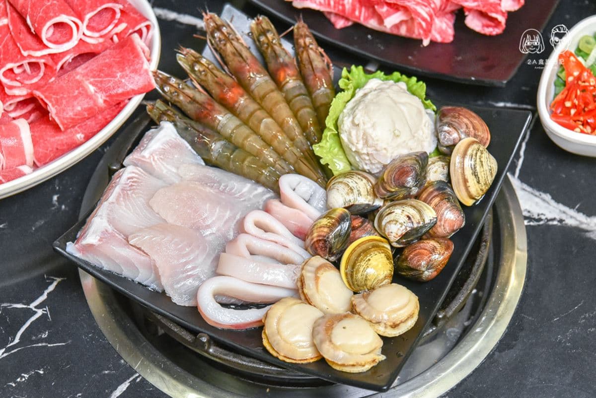 369元7種肉任你吃!蘆洲石頭火鍋好評近5星,加碼送「牛五花蛋糕」肉控快衝 369元7種肉任你吃!蘆洲石頭火鍋好評近5星,加碼送「牛五花蛋糕」肉控快衝