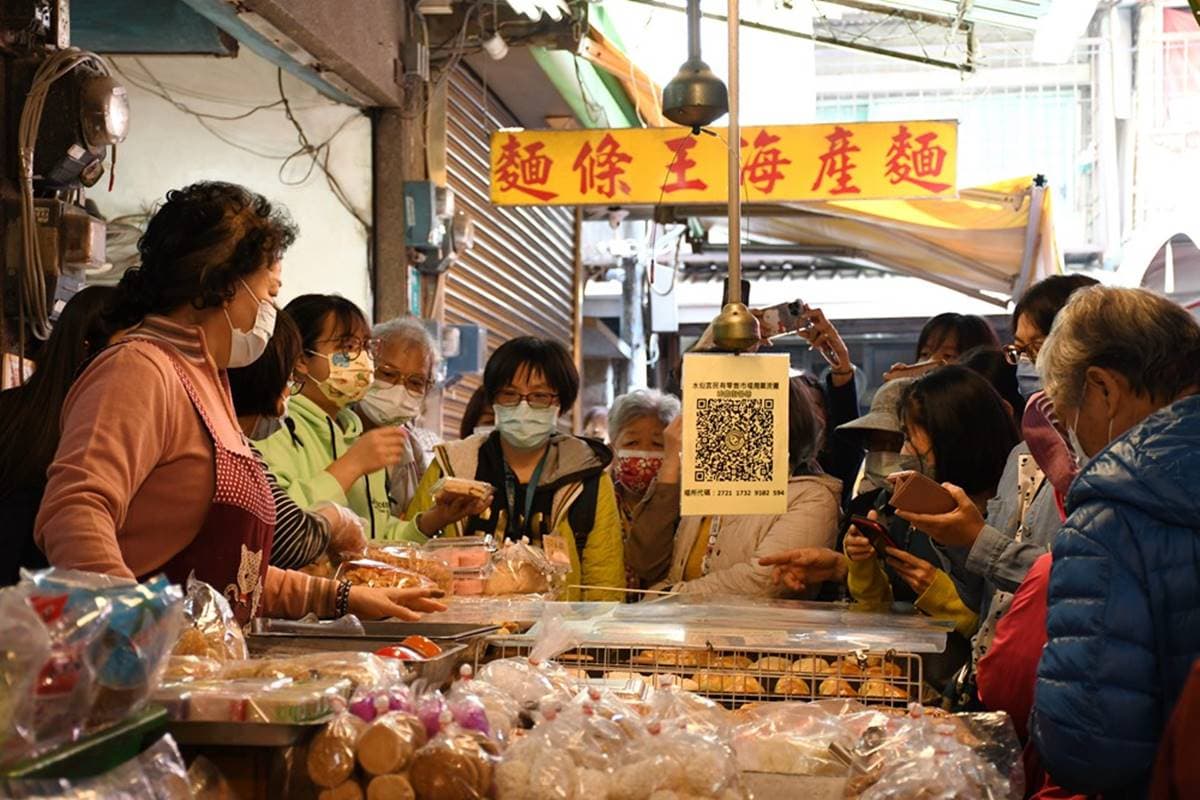 內行來這辦年貨!水仙宮80年「隱藏版餅鋪」,老台南人必買黑糖椪餅、蝦米餅 內行來這辦年貨!水仙宮80年「隱藏版餅鋪」,老台南人必買黑糖椪餅、蝦米餅