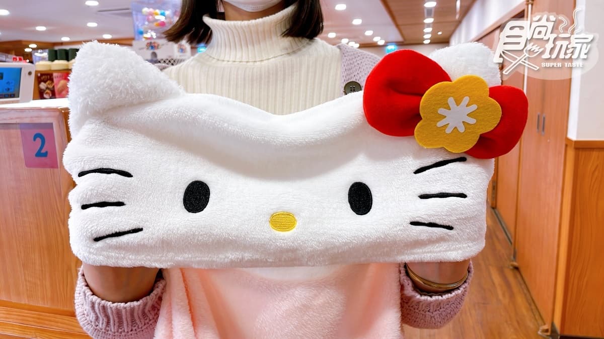 三麗鷗粉暴動!藏壽司第二彈「Hello Kitty玩偶化妝包」免費送,再收萌翻絨毛提袋 三麗鷗粉暴動!藏壽司第二彈「Hello Kitty玩偶化妝包」免費送,再收萌翻絨毛提袋