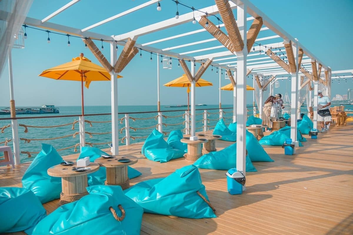【新開店】超狂「海上漂浮咖啡廳」!必拍無敵海景環繞座位,釣魷魚現烤現吃 【新開店】超狂「海上漂浮咖啡廳」!必拍無敵海景環繞座位,釣魷魚現烤現吃