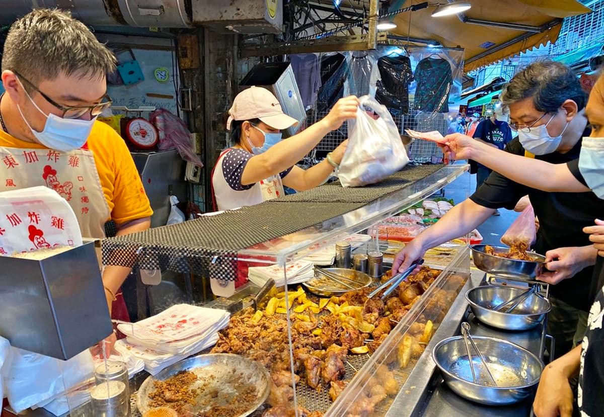 巷子內ㄟ最對味!5夯翻市場炸雞:秒殺拼手速、米其林餐盤推薦、永遠在排隊 巷子內ㄟ最對味!5夯翻市場炸雞:秒殺拼手速、米其林餐盤推薦、永遠在排隊