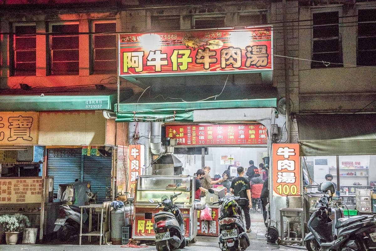 肉燥飯無限吃到飽!大碗公「溫體牛肉湯」只要100元,CP值超高台南人都推爆 肉燥飯無限吃到飽!大碗公「溫體牛肉湯」只要100元,CP值超高台南人都推爆