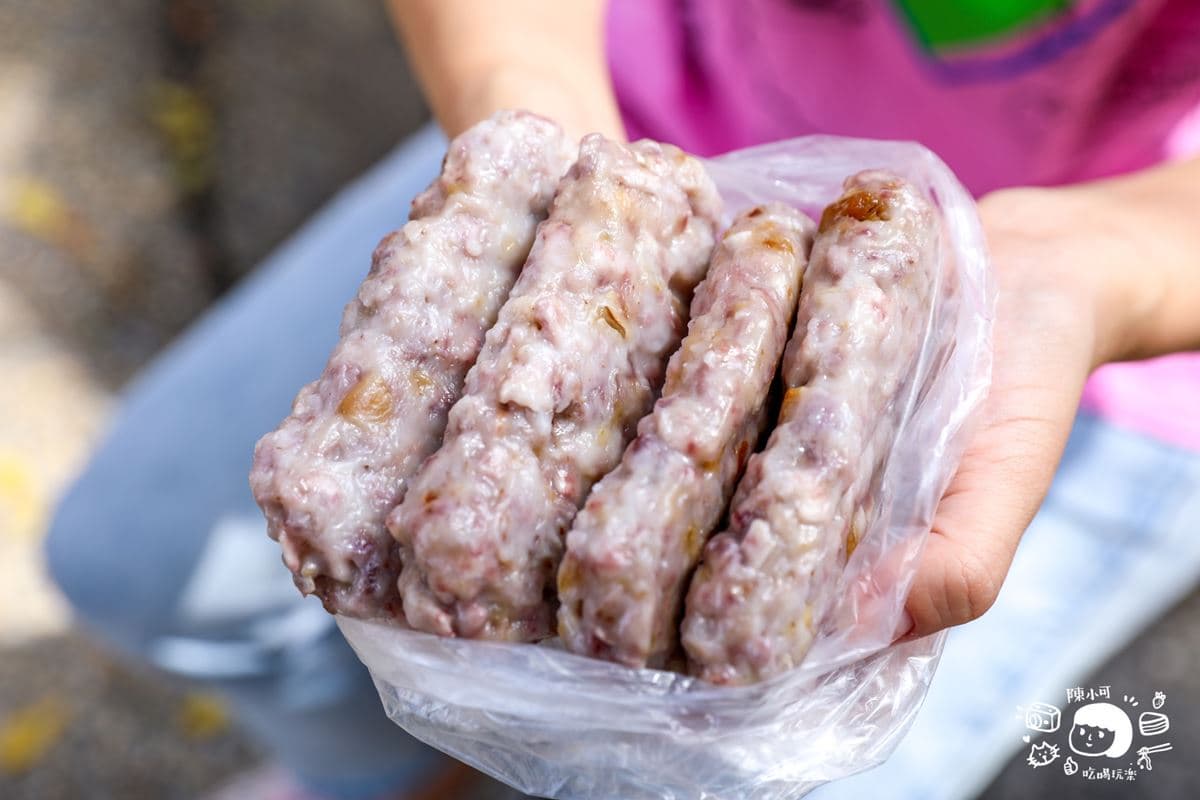 內行人口袋名單!永樂市場10家網推美食:郭董也愛油飯、百年雞捲、爆料潤餅 網推「台北最好吃」!迪化街「百年油飯+芋粿」郭董也愛,熟客一次瘋搶50盒