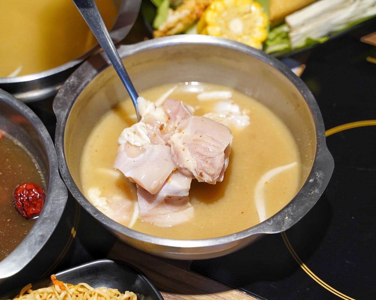 「210元火鍋吃到飽」太佛!只要+10元再送1盤肉,炒飯、炒泡麵也任你無限吃 「210元火鍋吃到飽」太佛!只要+10元再送1盤肉,炒飯、炒泡麵也任你無限吃