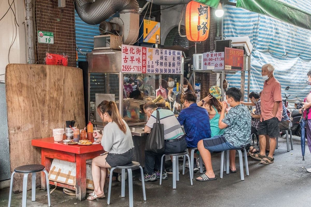 2023辦年貨順吃!迪化街6必嘗:台北最強油飯、秒殺草莓大福、滿料炸蚵嗲 2023辦年貨順吃!迪化街6必嘗:台北最強油飯、秒殺草莓大福、滿料炸蚵嗲