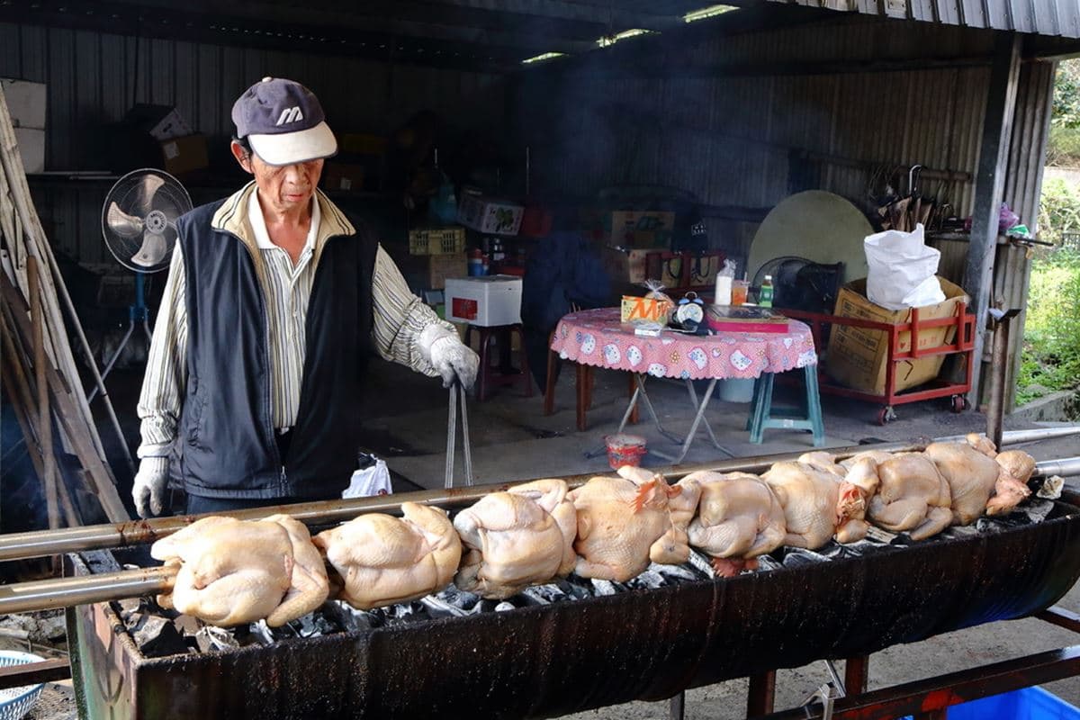 老饕才知神祕美食!「全台最難訂鋼管雞」藏隱密民宅,超級限量想吃看運氣 老饕才知神祕美食!「全台最難訂鋼管雞」藏隱密民宅,超級限量想吃看運氣