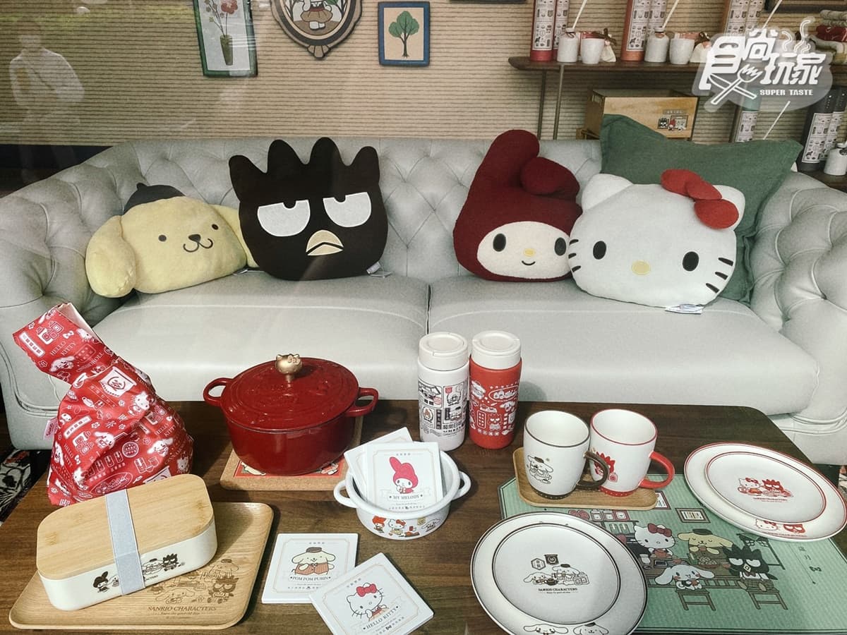 HOLAx三麗鷗復古風太Q!KITTY大頭枕、布丁狗寵物床63款周邊,3打卡點快拍 HOLAx三麗鷗復古風太Q!KITTY大頭枕、布丁狗寵物床63款周邊,3打卡點快拍