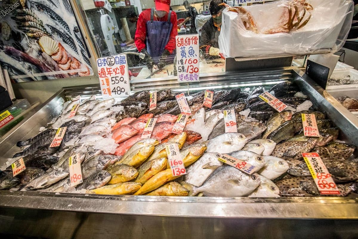 比漁港還便宜!辦年貨必逛「台中版築地市場」,先搶現切生魚片、手掌大草蝦 比漁港還便宜!辦年貨必逛「台中版築地市場」,先搶現切生魚片、手掌大草蝦