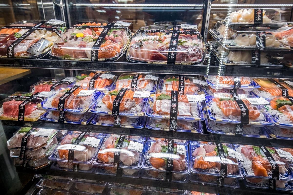 比漁港還便宜!辦年貨必逛「台中版築地市場」,先搶現切生魚片、手掌大草蝦 比漁港還便宜!辦年貨必逛「台中版築地市場」,先搶現切生魚片、手掌大草蝦