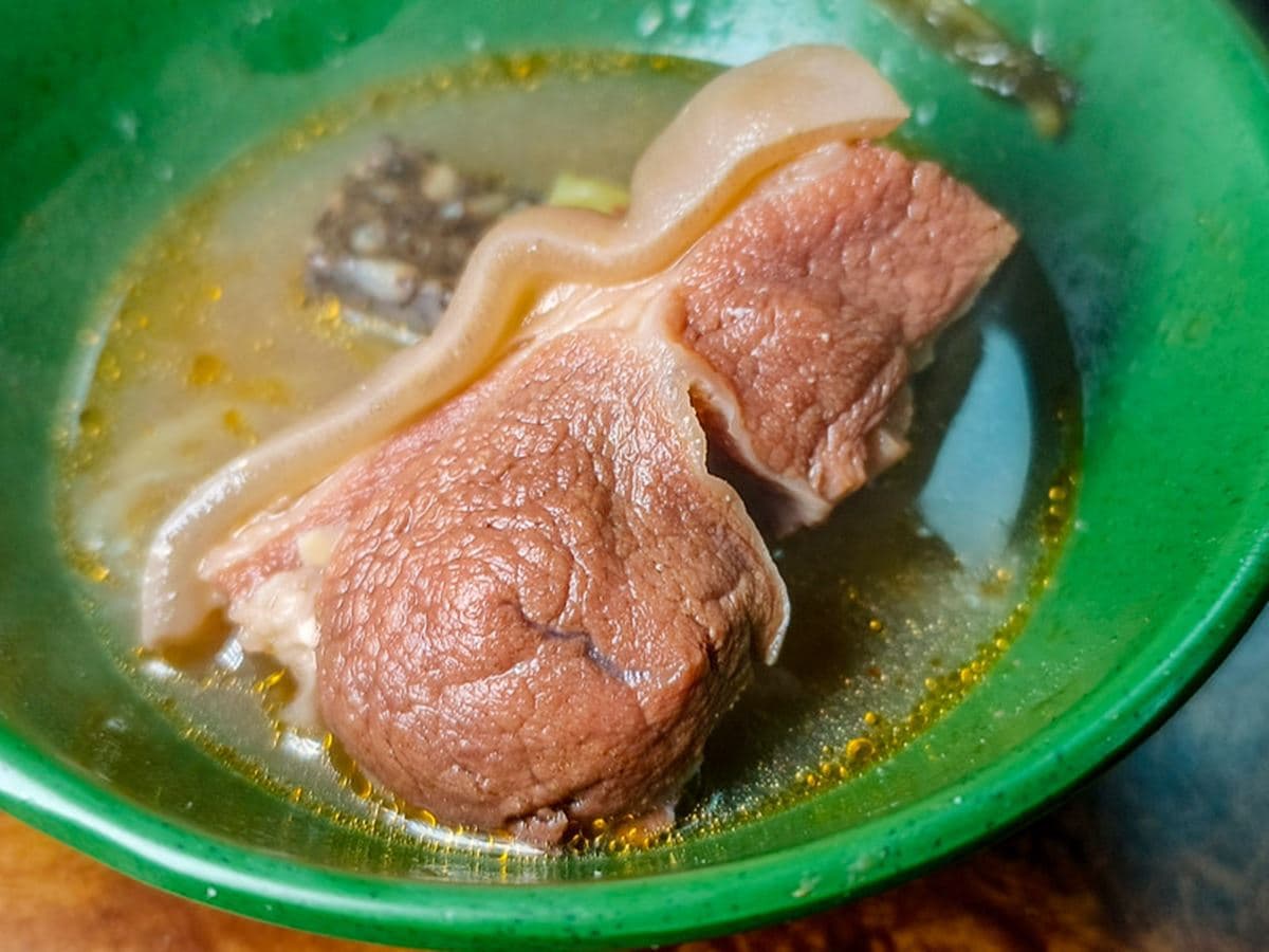 無限加湯喝到飽!三重人最愛45年「獲獎羊肉爐」,爽嗑羊大骨、高海拔山竹筍 無限加湯喝到飽!三重人最愛45年「獲獎羊肉爐」,爽嗑羊大骨、高海拔山竹筍