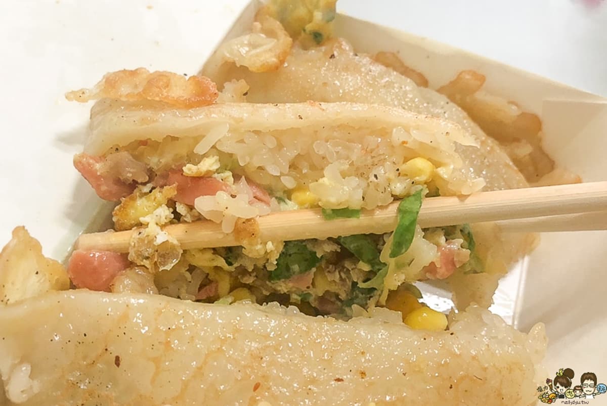 分量多到用便當盒裝!網推「隱藏版蛋餅飯」30元開吃,包滿糯米+配料超飽足 鳳山美食:918無名蛋餅飯|鳳山早餐店推薦