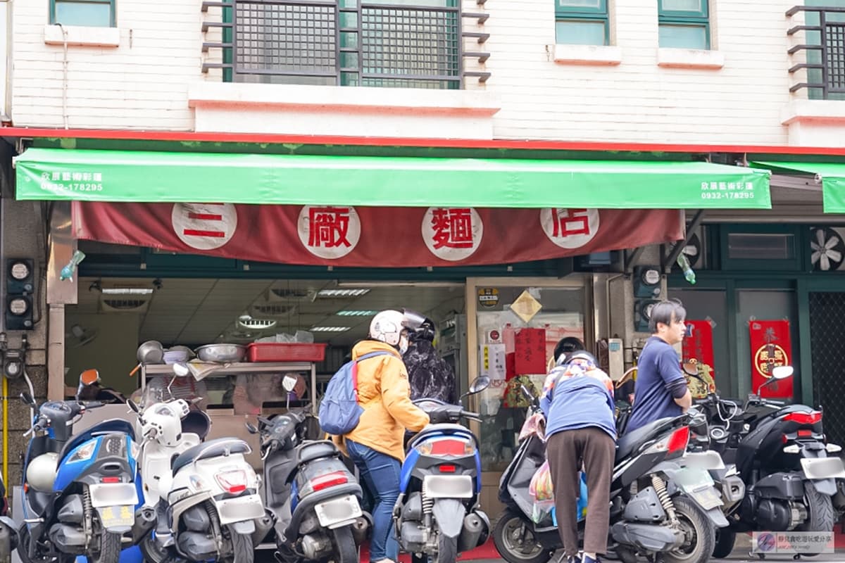 老闆根本做功德!新竹「70元牛肉麵」每日限量賣完打烊,在地人天亮搶排隊 老闆根本做功德!新竹「70元牛肉麵」每日限量賣完打烊,在地人天亮搶排隊