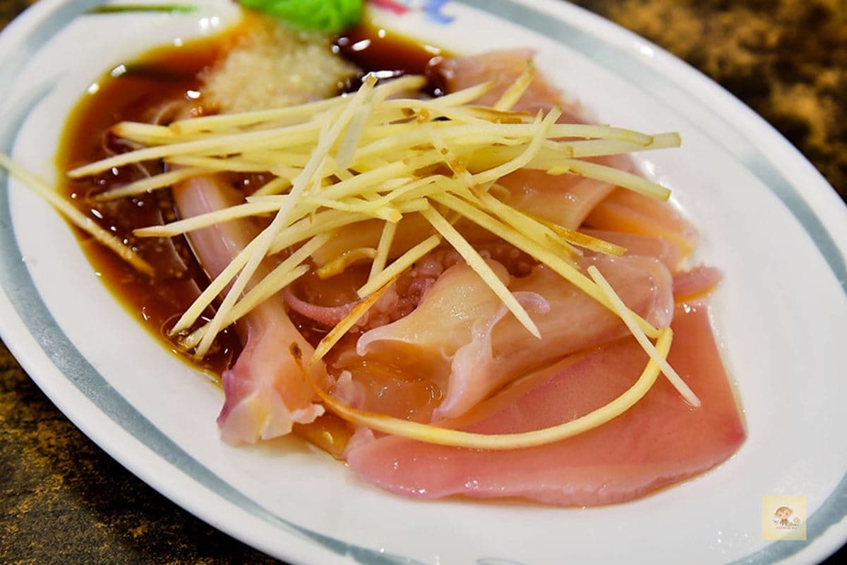 嘉義雞肉飯霸主PK!在地人只服這10家:好評直逼萬則、雙刀流排隊宵夜 嘉義雞肉飯店家推薦:簡單火雞肉飯