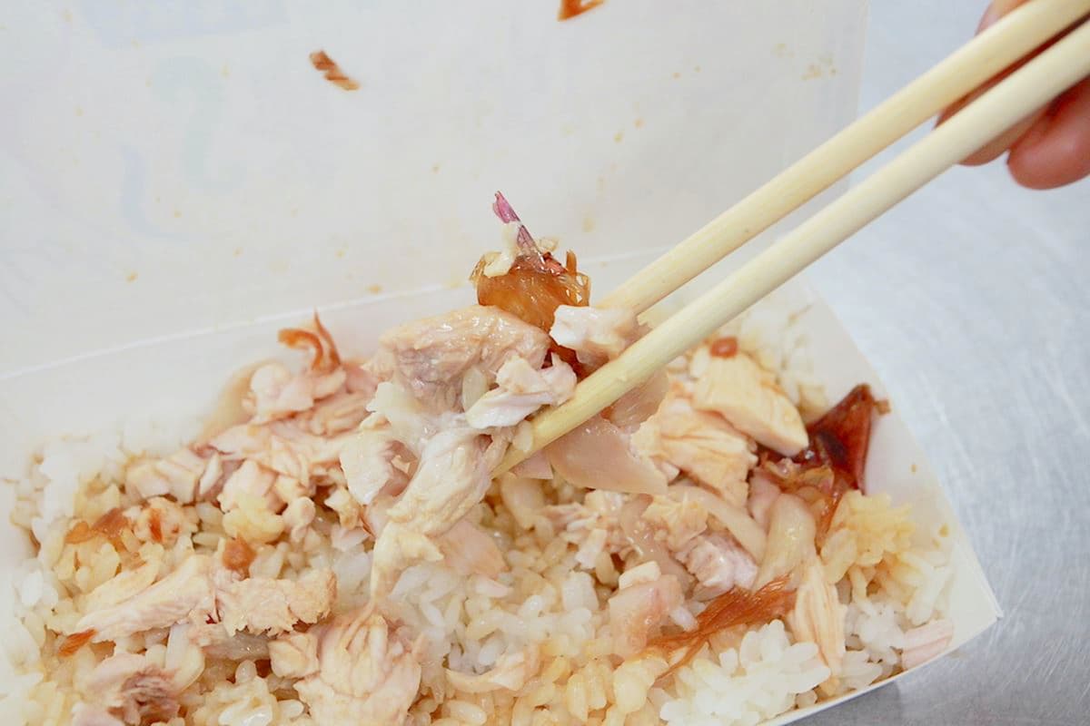 嘉義雞肉飯霸主PK!在地人只服這10家:好評直逼萬則、雙刀流排隊宵夜 嘉義雞肉飯店家推薦:蕭老師火雞肉飯