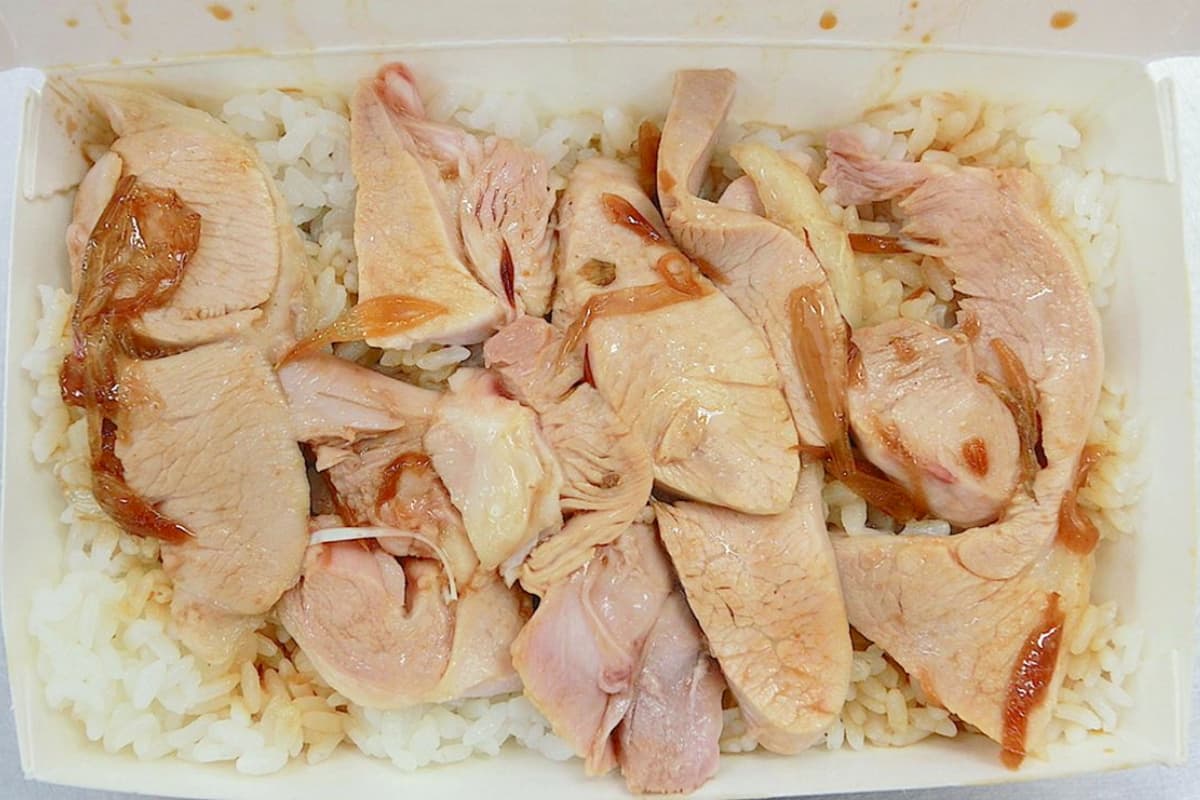 嘉義雞肉飯霸主PK!在地人只服這10家:好評直逼萬則、雙刀流排隊宵夜 嘉義雞肉飯店家推薦:蕭老師火雞肉飯