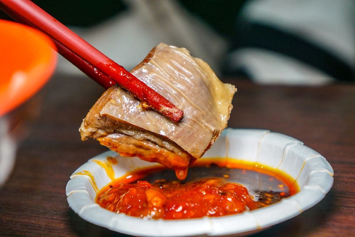 被羊肉耽誤的滷肉飯?板橋「黑金滷肉飯名店」6月熄燈,想啃巨無霸羊骨快衝 被羊肉耽誤的滷肉飯?板橋「黑金滷肉飯名店」6月熄燈,想啃巨無霸羊骨快衝