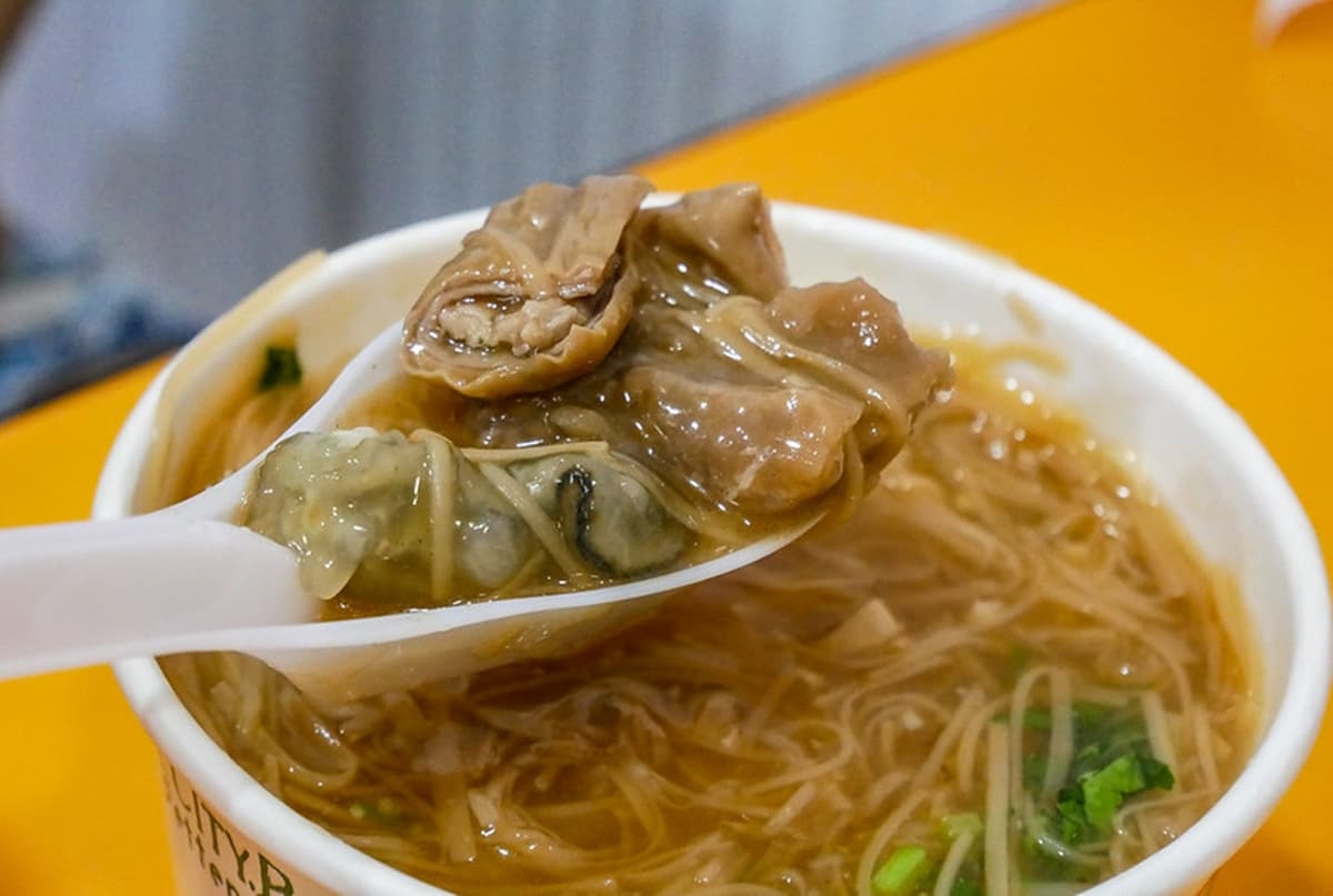 搭捷運吃美食!圓山→雙連站6好評必吃:台北最強溫體牛肉鍋、排隊麵線霸主 麵線界的傳奇!台北「最強麵線」想吃永遠要排隊,醬料必加靈魂3寶直接完勝