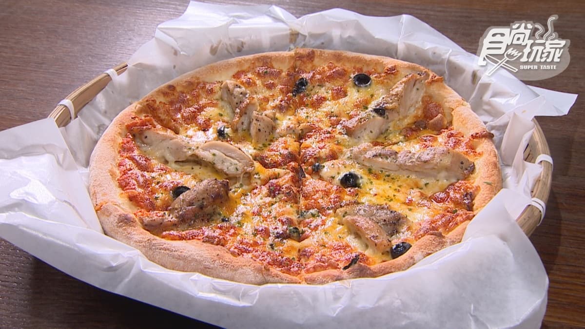 手在比薩Hand on the pizza img