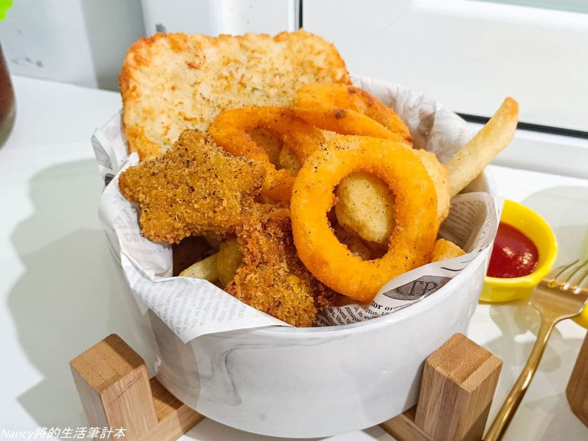 享受被50隻喵星人圍繞!貓奴快衝新北隱藏版「貓咪餐廳」,2.5小時吸貓吸到爽 享受被50隻喵星人圍繞!貓奴快衝新北隱藏版「貓咪餐廳」,2.5小時吸貓吸到爽