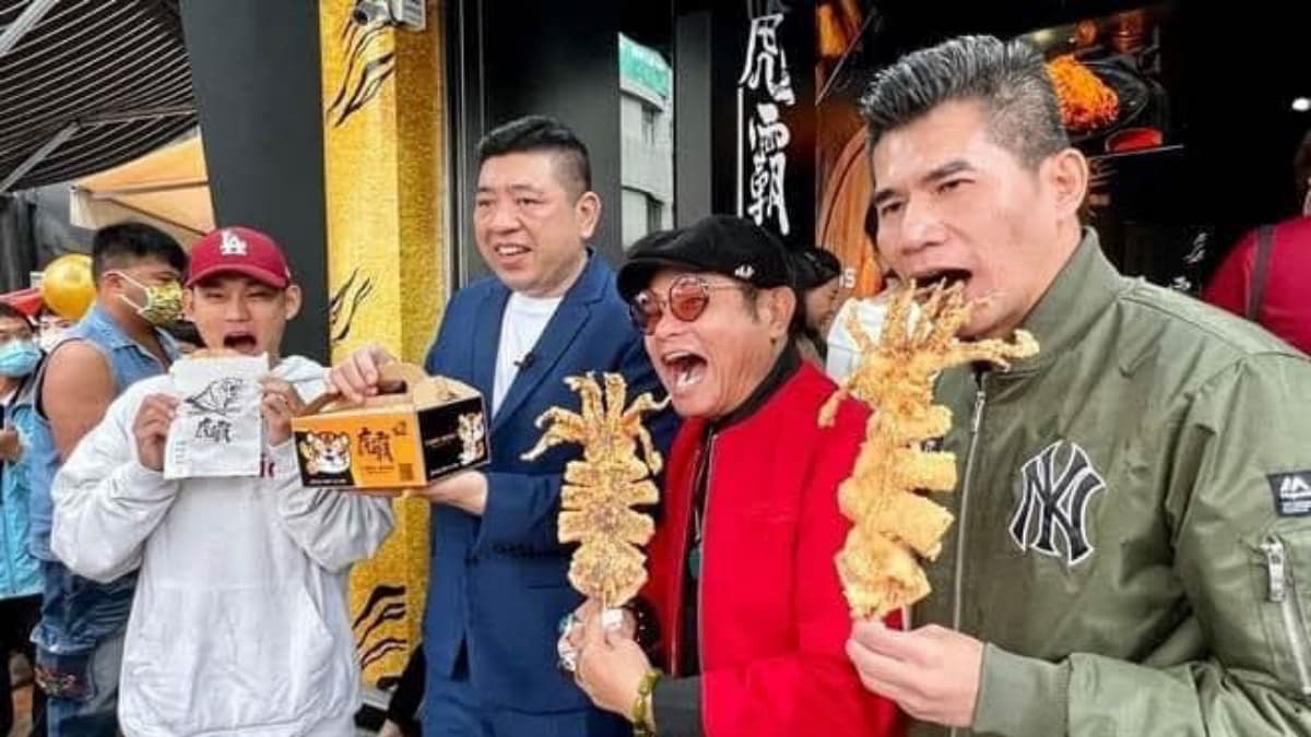 NO哥請你吃雞排!超狂「銷魂雞排+35cm巨無霸大魷魚」,衝高雄開嗑買一送一 NO哥請你吃雞排!超狂「銷魂雞排+35cm巨無霸大魷魚」,衝高雄開嗑買一送一