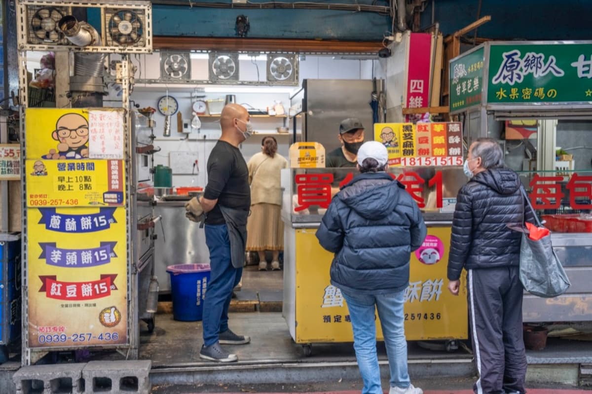 1顆才15元!新莊市場「秒殺蟹殼黃」酥香超唰嘴,爆餡芋頭餅、紅豆餅也要嗑 1顆才15元!新莊市場「秒殺蟹殼黃」酥香超唰嘴,爆餡芋頭餅、紅豆餅也要嗑