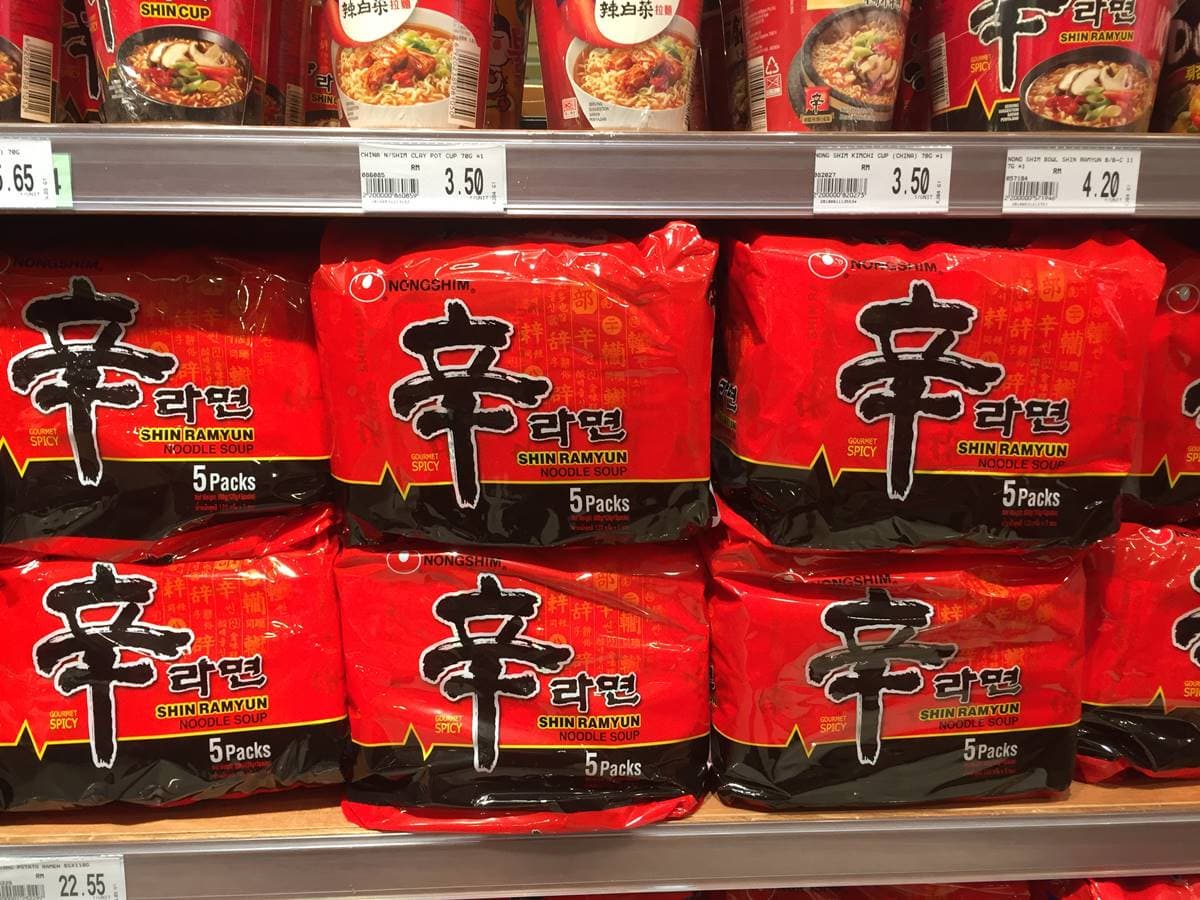 「辛拉麵」得感謝他?韓國「這個人」建議泡麵加味,締造全球辣泡麵熱潮 「辛拉麵」得感謝他?韓國「這個人」建議泡麵加味,締造全球辣泡麵熱潮