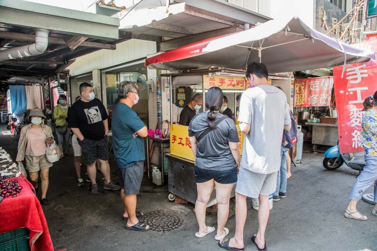 市場內ㄟ古早味!台中第五市場6銅板美食:內行1次買10碗、66年爆餡麻糬 市場內ㄟ古早味!台中第五市場6銅板美食:內行1次買10碗、66年爆餡麻糬