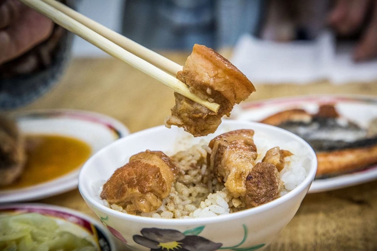 台北最強宵夜場!北投排隊「五花肉飯」好評破3000則,平假日都爆滿到凌晨 台北最強宵夜場!北投排隊「五花肉飯」好評破3000則,平假日都爆滿到凌晨
