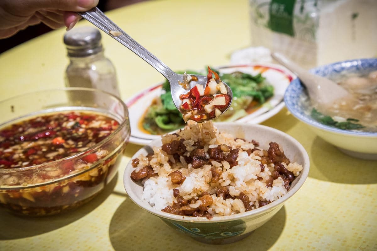 50元吃遍三重!在地激推CP值爆表6小吃:25元滷肉飯、35元雞排、超炸餡蚵嗲 50元吃遍三重!在地激推CP值爆表6小吃:25元滷肉飯、35元雞排、超炸餡蚵嗲