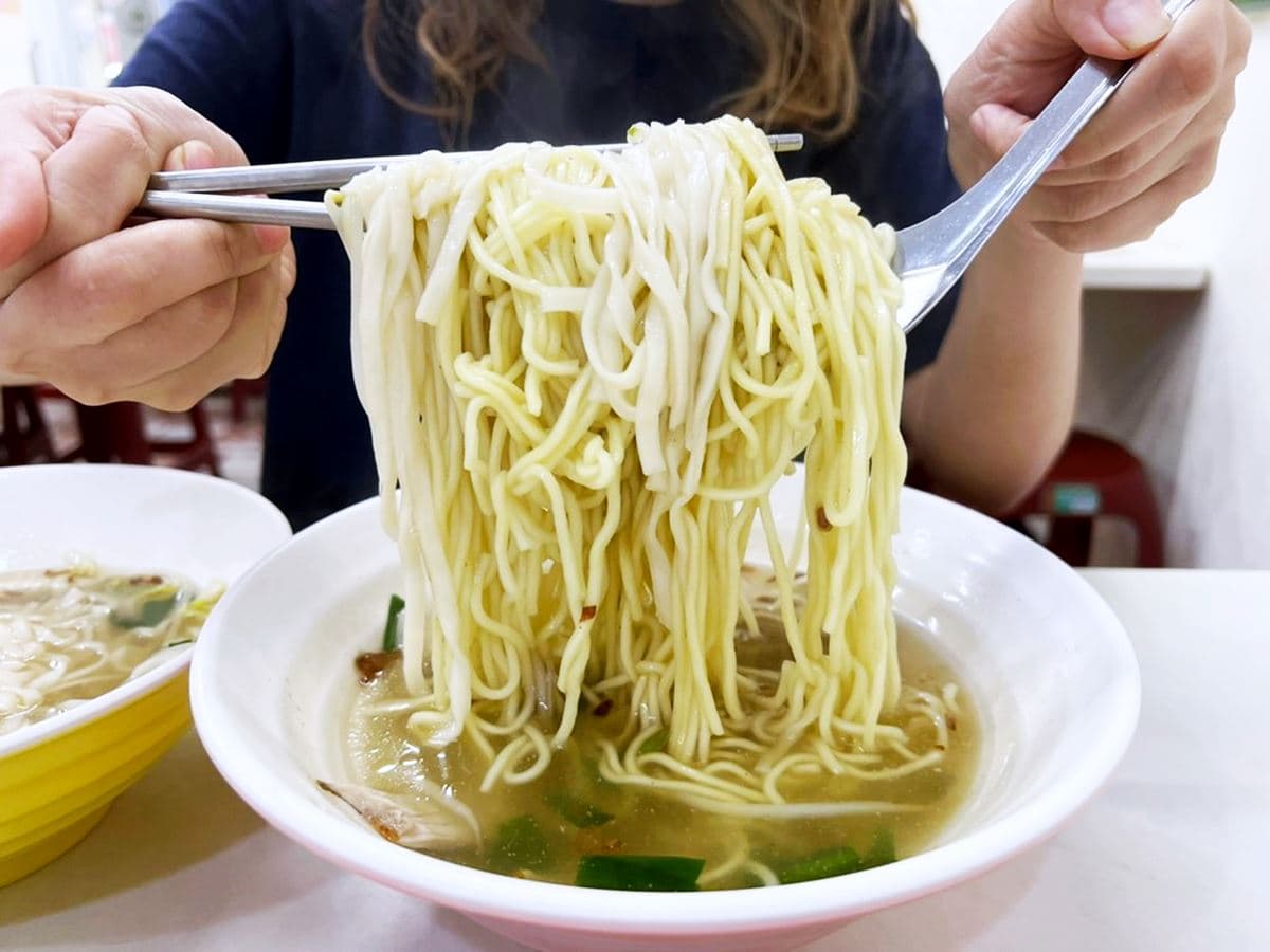 三重美食TOP19:抗漲銅板小吃、大台北滷肉飯人氣王、排隊美食胡椒餅 阿北北古早味切仔麵|25元超大碗
