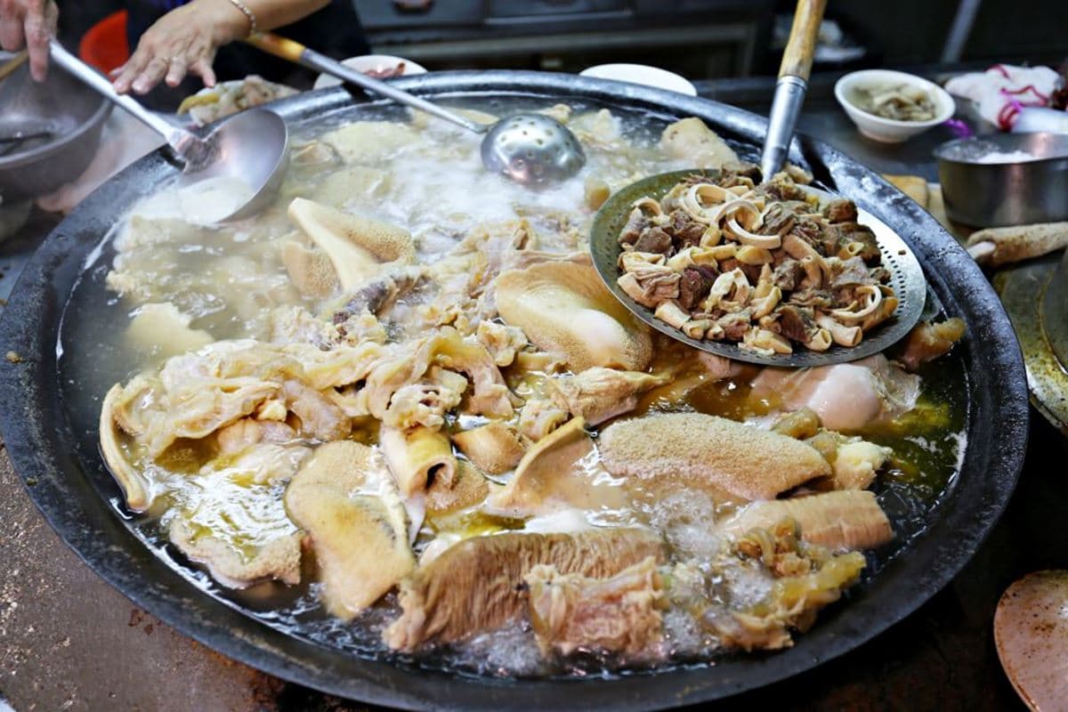無限加湯喝到飽!祖傳四代「百年牛雜湯」整碗都是料,只賣早餐晚來吃不到 無限加湯喝到飽!祖傳四代「百年牛雜湯」整碗都是料,只賣早餐晚來吃不到