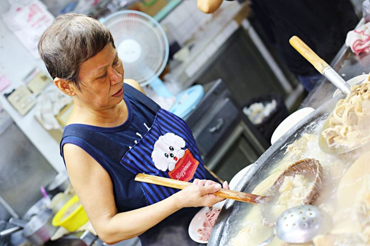 無限加湯喝到飽!祖傳四代「百年牛雜湯」整碗都是料,只賣早餐晚來吃不到 無限加湯喝到飽!祖傳四代「百年牛雜湯」整碗都是料,只賣早餐晚來吃不到