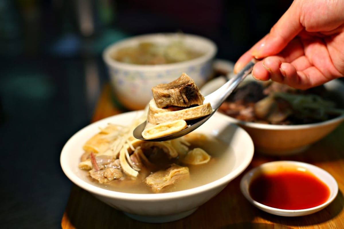無限加湯喝到飽!祖傳四代「百年牛雜湯」整碗都是料,只賣早餐晚來吃不到 無限加湯喝到飽!祖傳四代「百年牛雜湯」整碗都是料,只賣早餐晚來吃不到