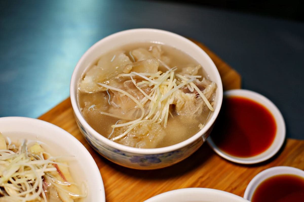 無限加湯喝到飽!祖傳四代「百年牛雜湯」整碗都是料,只賣早餐晚來吃不到 無限加湯喝到飽!祖傳四代「百年牛雜湯」整碗都是料,只賣早餐晚來吃不到