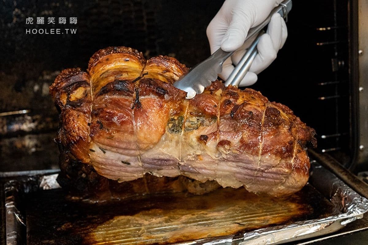 秒殺「脆皮豬肉卷」藏身高雄市場!每日現烤一咬卡滋噴汁,肉控沒吃到會哭 秒殺「脆皮豬肉卷」藏身高雄市場!每日現烤一咬卡滋噴汁,肉控沒吃到會哭