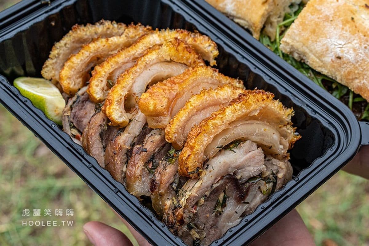 秒殺「脆皮豬肉卷」藏身高雄市場!每日現烤一咬卡滋噴汁,肉控沒吃到會哭 秒殺「脆皮豬肉卷」藏身高雄市場!每日現烤一咬卡滋噴汁,肉控沒吃到會哭
